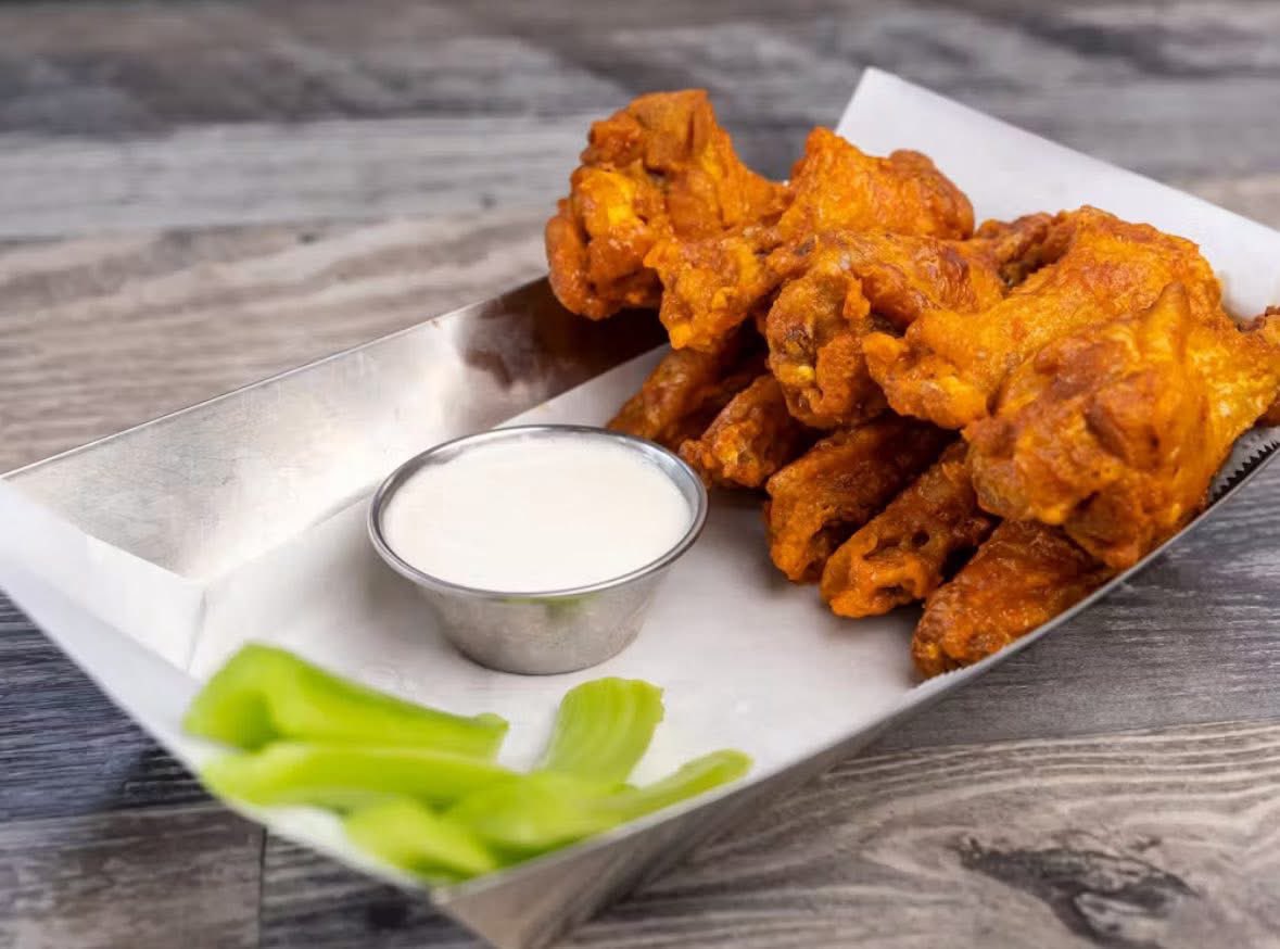 tapsonmain's tweet image. Feeling the midweek blues? At Taps On Main, we&apos;ve got the perfect remedy! 🍻 Join us for Happy Hour every weekday at 3pm. It&apos;s all about good times, great vibes and even better company! #TapsOnMain #HappyHourFun #MidweekMotivation 🕒🎉