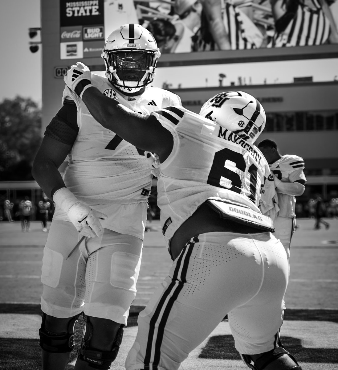 kendrelldaniels's tweet photo. Whiteout ⚪️⚪️🐶🐶📸📸
#MississippiState #SportsPhotography #Starkville #HailState https://t.co/1tIXHJkFmY