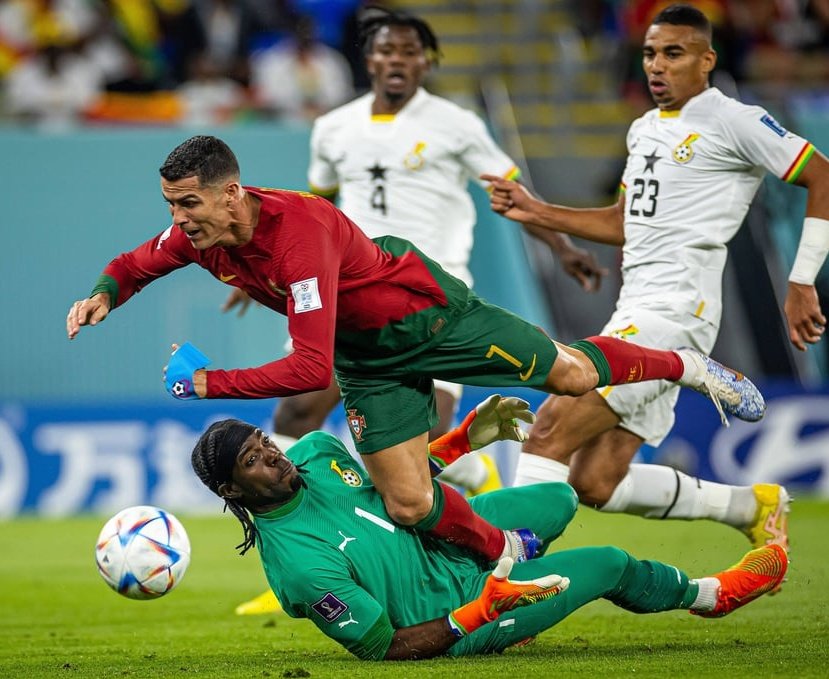 Lawrence Ati Zigi ist der erste Spieler, der während seiner Vertragslaufzeit beim <a href="/FCSG_1879/">FC St.Gallen 1879 GRÜEWISS IM HERZ</a>, zum zweiten Mal am <a href="/fifaworldcup_de/">FIFA Fussball-Weltmeisterschaft</a> teilnimmt.
