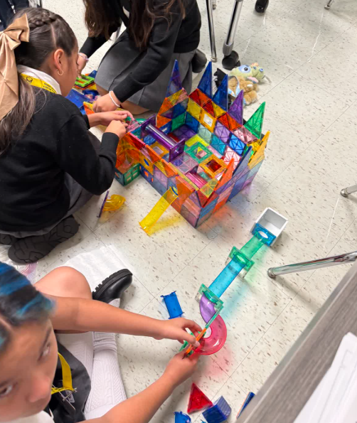 DrReyC's tweet photo. @TAGinPG scholars explored new paths during Clubs & Whistles Day, from chess to art, teamwork to creativity! π‘βοΈπ¨ Proud of our students & staff for an amazing first 9 weeks! π
Together we soar!
#Region4SayNoMore #ShiftingGears #TAGStrong #WeArePleasantGrove @MJJackson1906 @Educ8torHicks @SHussainDISD @dallasschools @DallasISDMedia @disdactivities