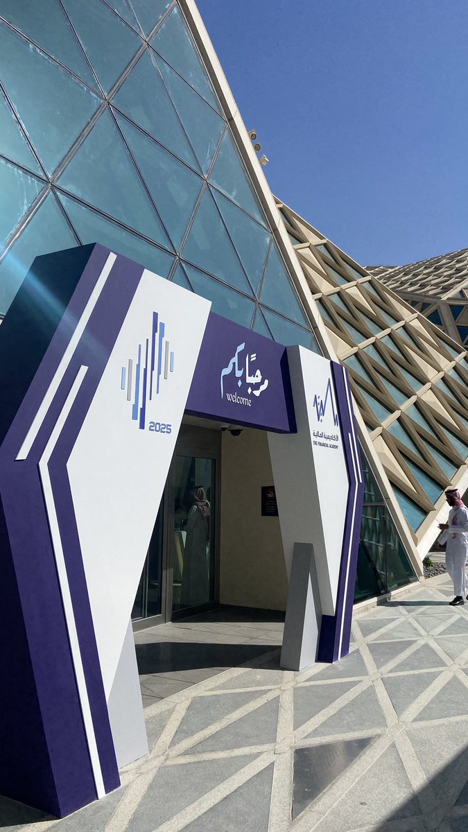 Basel_ACC's tweet photo. كان يوم مميز وجميل في #ملتقى_الأكاديمية_المالية اشكر جميع القائمين والمتحدثين للمتلقى 
@faksa_events https://t.co/Z18jfQDpaZ