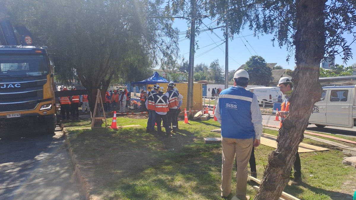🚧 Seguimos en #SanBernardo fiscalizando el avance de las obras que ejecuta <a href="/aguas_andinas/">Aguas Andinas</a>  tras la falla del colector.

Se habilitará el tránsito con 2 de las 4 pistas disponibles, según lo comprometido.

🤝 Coordinación activa con <a href="/SanBernardocl/">I. Municipalidad de San Bernardo</a>, <a href="/Carabdechile/">Carabineros de Chile</a>,