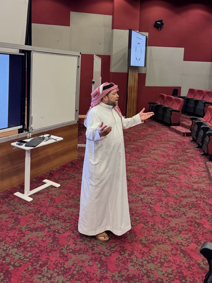 يختتم نادي الزيارات اليوم الثاني والأخير من دورة مهارات الإلقاء بكل تميز وإبداع ⭐️

وذلك يوم الأربعاء الموافق 8 أكتوبر 2025

ونشكر جزيل الشكر للفنان الأستاذ هشام الأفندي على عطائه المثري وجهوده في إثراء معارف الأعضاء ونتمنى له دوام التوفيق والنجاح 💐

#KFUPM