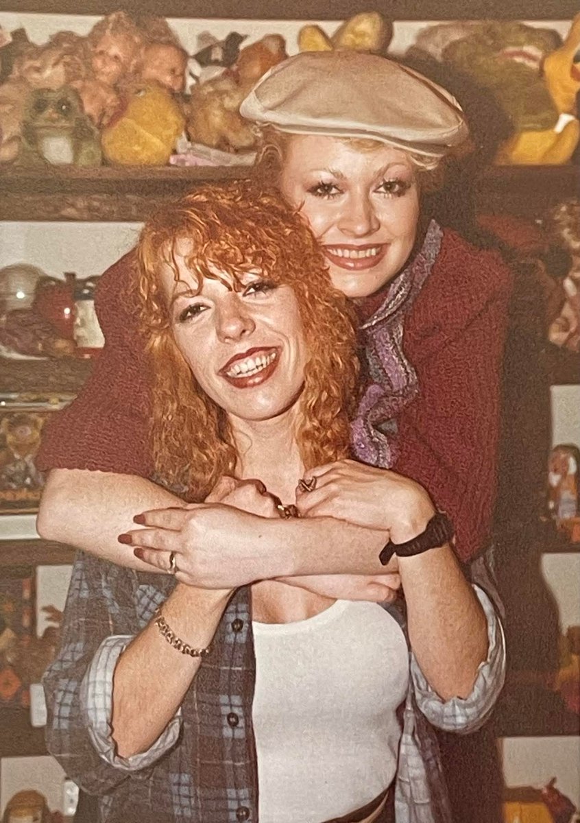 FreidaPart449's tweet photo. This is my sweet baby sister, Rachel. She was the last born in our family of twelve. Rachel has one of my favorite singing voices in the family. She’s a wonderful songwriter as well. She’s an amazing cook. She’s a fabulous decorator. She’s an all around amazing human being.🥰 https://t.co/c1ZrpMTg6X