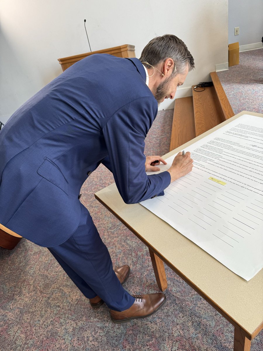 DoreanPrinciple's tweet photo. The in-person signing of the Sunnyvale Statement on the Stewardship of Scripture at DoreanCon is completed! Others may sign online using: https://t.co/CBrkOtCpgq

@copy_church @Selling_Jesus @SiliconConley @ABereanOne @SVRBC1689 https://t.co/tzSYjXOjWw