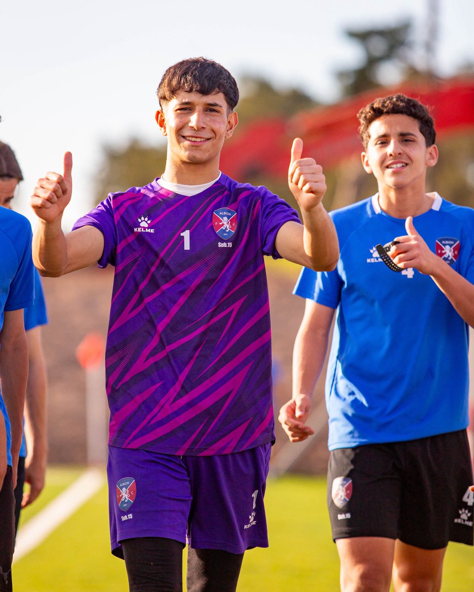 𝗖𝗿𝗲𝗰𝗶𝗲𝗻𝗱𝗼 𝗲𝗻 𝗖𝗮𝘀𝗮 🏡

Otro día de entrenamiento en la 𝗖𝗶𝘂𝗱𝗮𝗱 𝗗𝗲𝗽𝗼𝗿𝘁𝗶𝘃𝗮 para las Formativas

🔴🔵 
#ClubFormador #AlbionFC