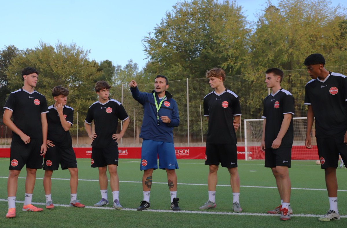 RFFM_oficial's tweet image. La selección 'Siete Estrellas' Sub-16 masculina ha realizado su segundo entrenamiento en Cotorruelo para seguir preparando la primera fase del #CESA

El seleccionador Miguel Fernández y sus ayudantes han trabajado con 25 jugadores pertenecientes a siete clubes madrileños