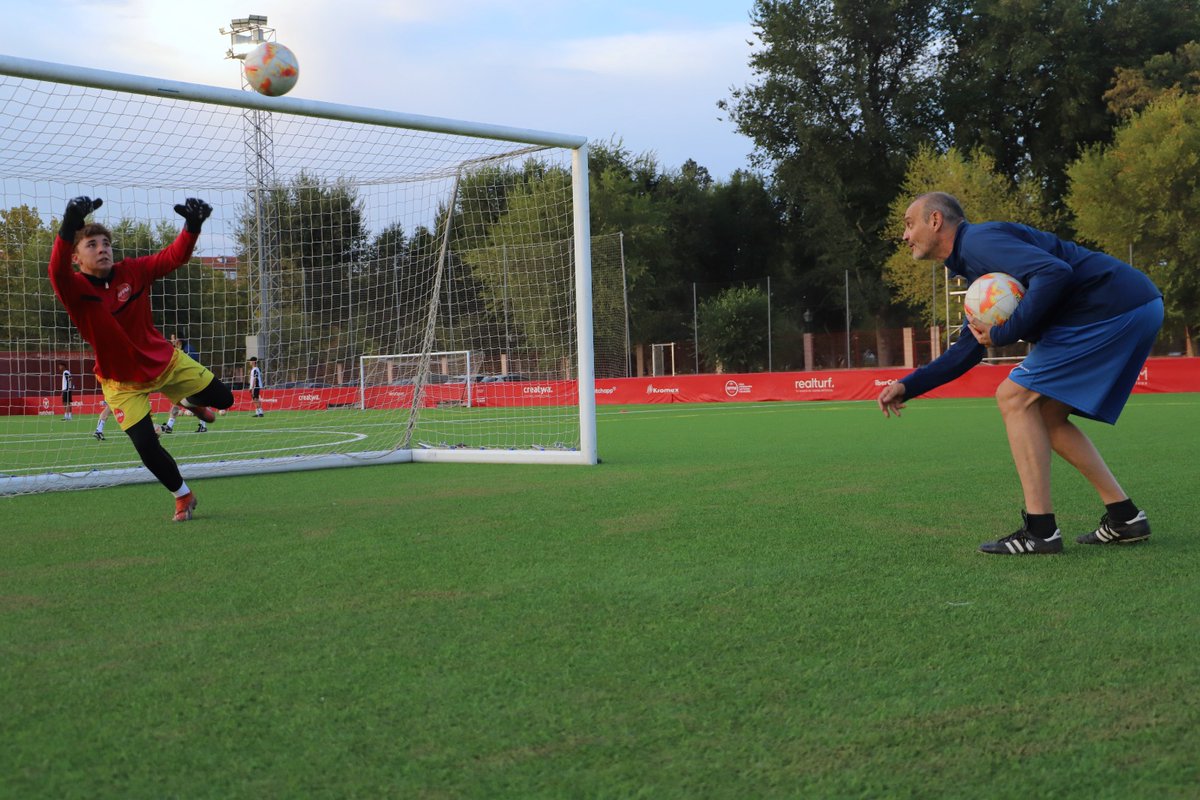 RFFM_oficial's tweet image. La selección 'Siete Estrellas' Sub-16 masculina ha realizado su segundo entrenamiento en Cotorruelo para seguir preparando la primera fase del #CESA

El seleccionador Miguel Fernández y sus ayudantes han trabajado con 25 jugadores pertenecientes a siete clubes madrileños
