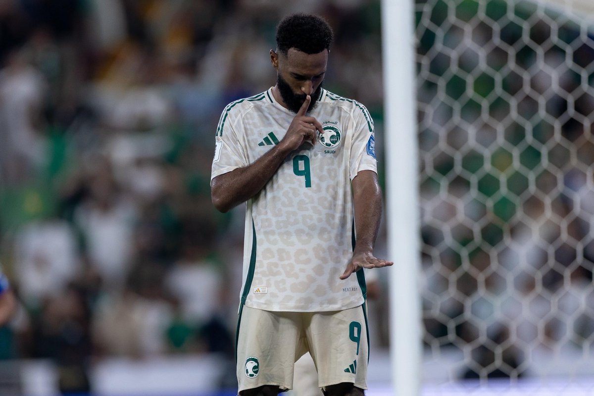 قالها حكيّم وروأها فيلسّوف ..

عندما يكون الأهلي بطلًا ..تكون الكرة السعودية بخير

الف مبروك للوطن الانتصار🙏🏻🇸🇦💚