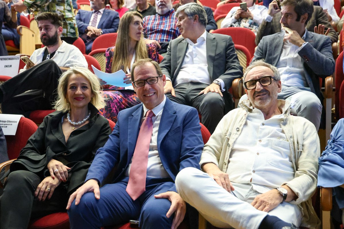 Inés Cañizares, junto a <a href="/DanielMorcillo7/">Daniel Morcillo</a> y Florentino Delgado, han asistido a los premios #ENCLMExcelentes de <a href="/Enclmdiario/">encastillalamancha</a>, celebrados en el Palacio de Congresos 'El Greco' de #Toledo 

🏅 Entre los premiados, Javier Marcos, general jefe de la <a href="/UMEgob/">UME</a> o María Luisa Gutiérrez,