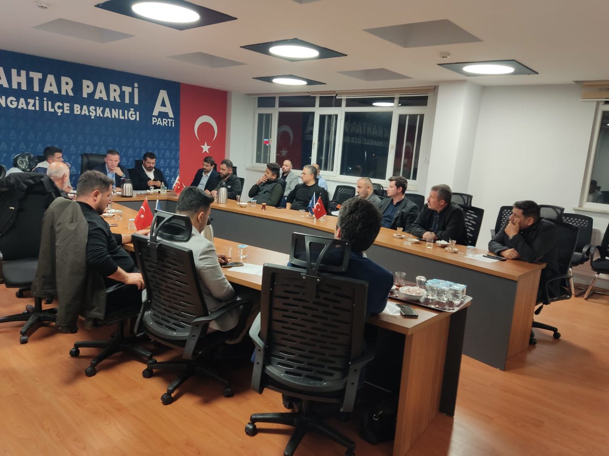 İlçe yönetim kurulu toplantımızı gerçekleştirdik.
Toplantımızda üye çalışmaları, mahalle ziyaretlerinin planlanması ve gündeme dair siyasi gelişmeleri ele aldık.
Katılım sağlayan tüm dava arkadaşlarımıza teşekkür ederiz.

<a href="/yavuzagiraliog/">Yavuz Ağıralioğlu</a> 
<a href="/BurakHasip/">HASİP YAVUZ BURAK</a> 
<a href="/anahtarparti/">Anahtar Parti</a>