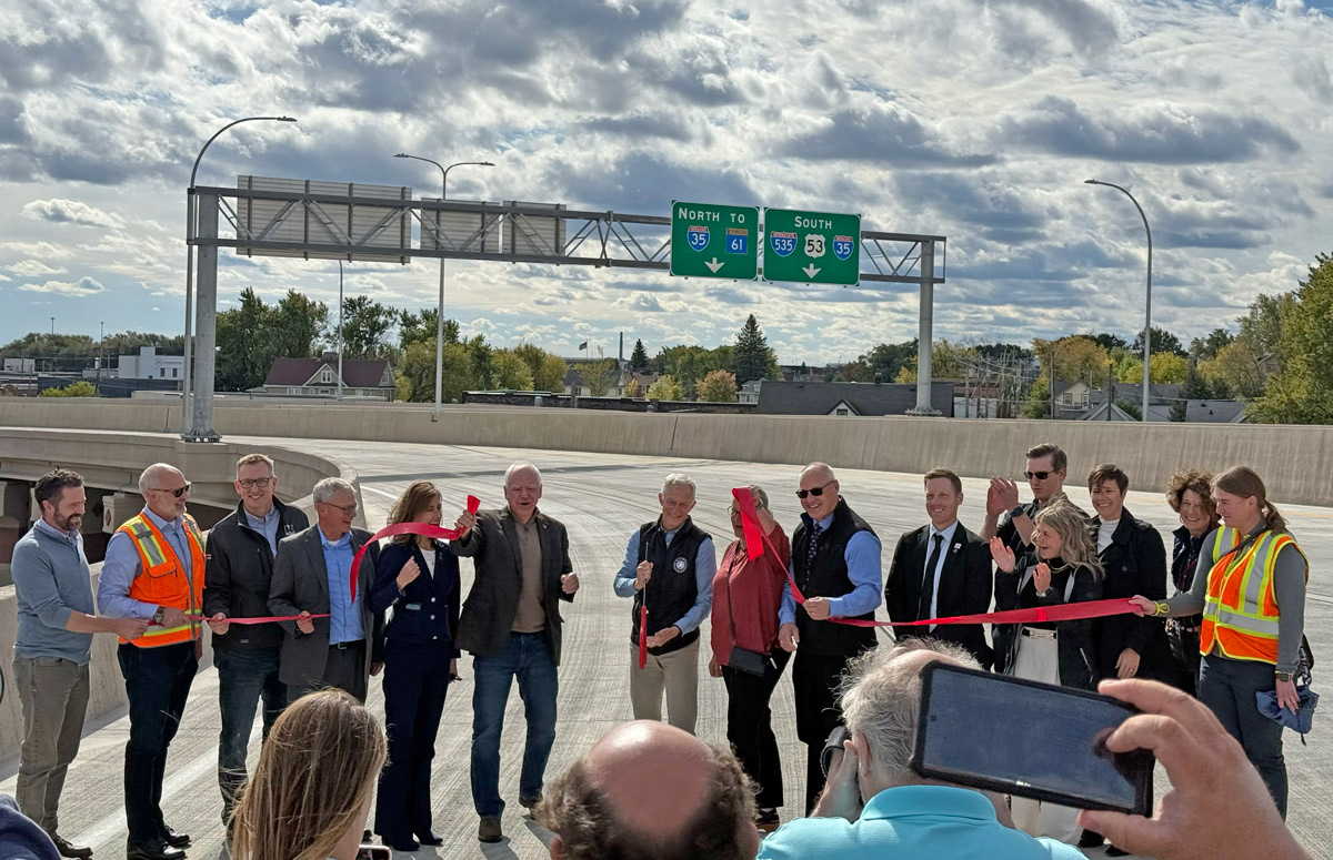 amesconstrn's tweet image. 🚧 A major milestone for Minnesota #infrastructure!

Ames Construction is proud to deliver the Twin Ports Interchange Project in Duluth, #Minnesota, with our joint venture partner Kraemer North America @Kraemer_NA.

The Ames Kraemer JV team joined in the celebration Monday as…