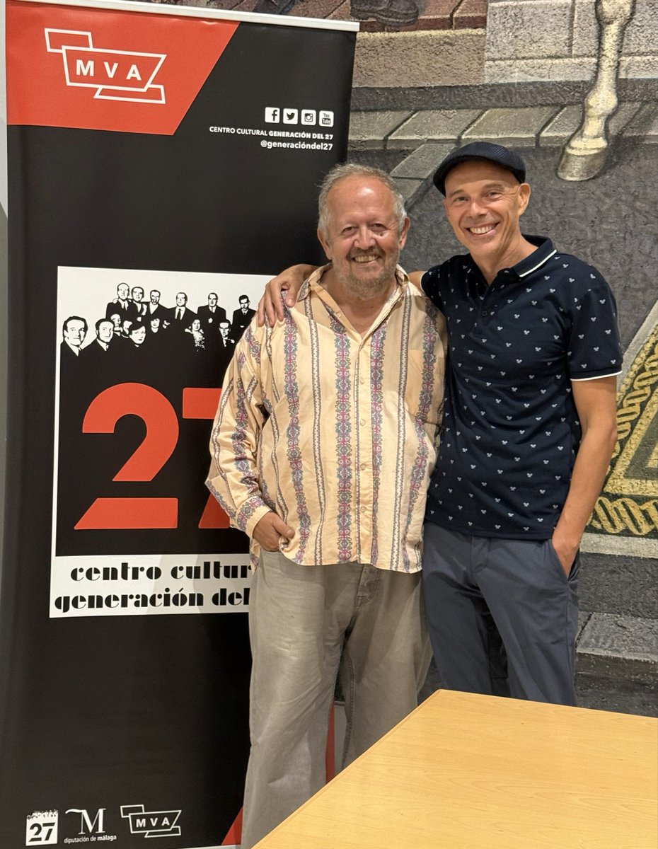 Qué geniales visitas recibimos en Málaga! 
Hoy con Juan José Téllez.
Aurora Luque <a href="/AuroraLuque3/">Aurora Luque</a> desde su maestría lo ha presentado como un "templo de la amistad" y que precisa es la definición para hablar de <a href="/jjtellezrubio/">Juan Jose Téllez</a> #cultura #malaga