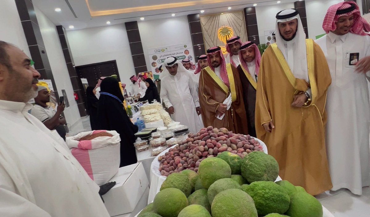 ALI_JUMEA's tweet photo. برعاية سعادة محافظ #النعيرية الأستاذ عبدالله بن علي السيف تم تدشين معرض وفعاليات #محصولي_الزراعي_مليجة_2025 بحضور رئيس مركز مليجة حزام بن حثلين و د.محمد المؤمن مدير مكتب الزراعة باشراف مكتب وزارة البيئة والمياه والزراعة بمحافظة النعيرية والوحدات التابعة لها بالشراكة المجتمعية مع جمعية التغيير البيئي بمليجة وجمعية البر والتنمية الأهلية ومشاركة مستشفى وبلدية مليجة والهلال الاحمر السعودي بالنعيرية وحضور الجهات الحكومية والقطاع الخاص ، ومدة الفعاليات  ثلاث ايام يتم من خلالة عرض المنتجات الزراعية بانواعها وتقديم خدمات وعروض للجان المشاركة .