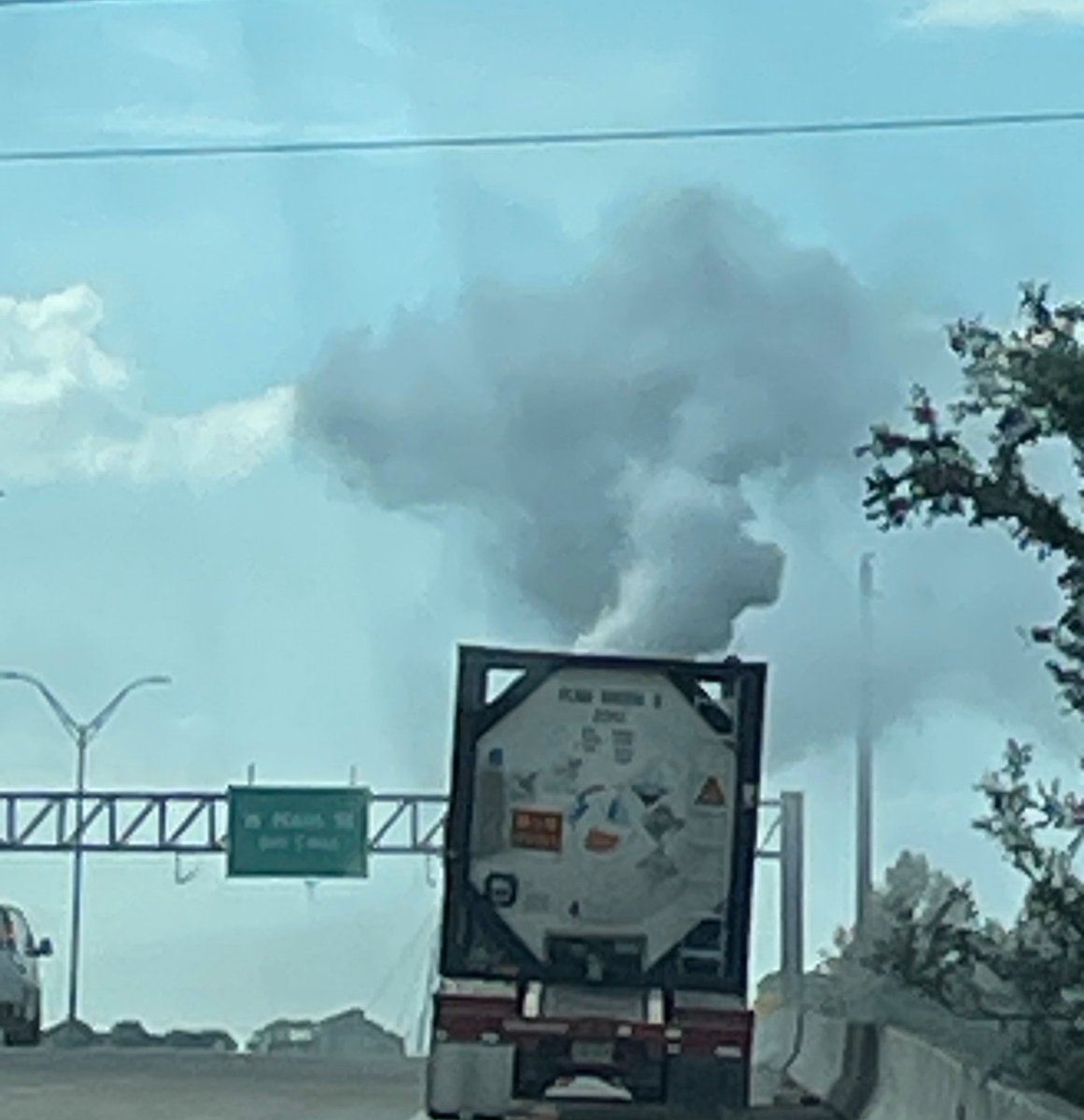 TxDOTHouston's tweet image. SH 146 southbound at Texas in @CityofBaytown all mainlanes blocked due to heavy truck/ hazmat incident. Also, all northbound mainlanes of SH 146 at Spur 330 also blocked. Seek alternate route! This will take multiple hours to clear.