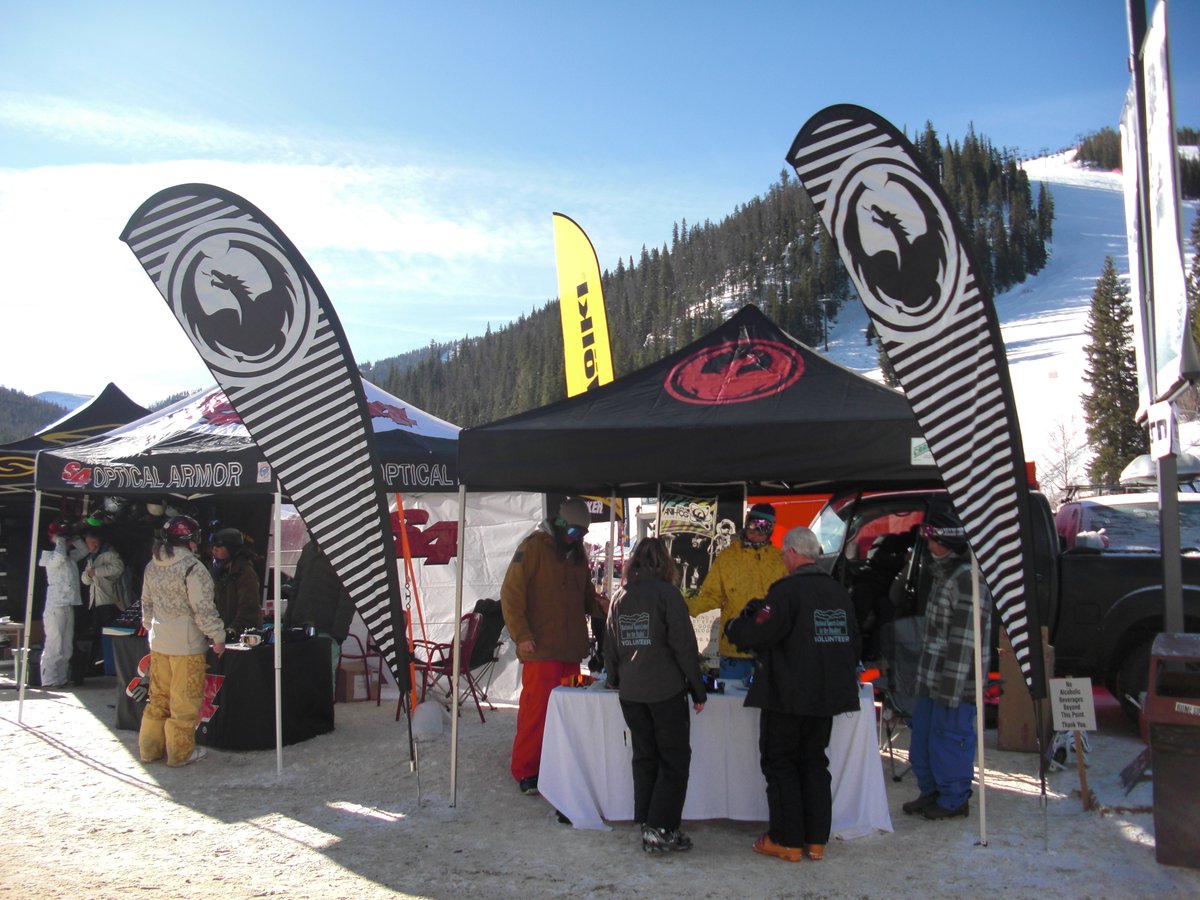 OmniPromotional's tweet image. Add motion and visibility to your brand.

Our Teardrop Flags stand tall, look sharp, and hold up through any event.

See more here: omnipromo.com/teardrop-flags/

#TeardropFlags #EventBranding #OmniPromotional #OutdoorMarketing