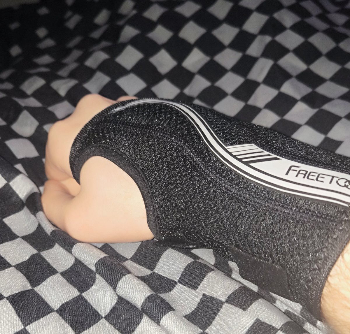 Apparently I have tendonitis in my hand since Sunday from playing cs, so I'm not allowed to game until my hand is fully recovered, nice.

Really annoyed about it I hope I can play again on the weekend.

The daily challenges will continue once I can play again 🙏🏼