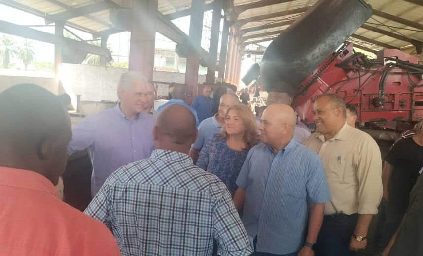 DrRobertoMOjeda's tweet image. La innovación y el deseo de avanzar caracterizan al colectivo del taller de reparación de maquinarias de la Empresa Agroindustrial Uruguay, ubicada en Jatibonico, #SanctiSpíritus. Hasta allí llegamos para intercambiar con sus trabajadores. #GenteQueSuma