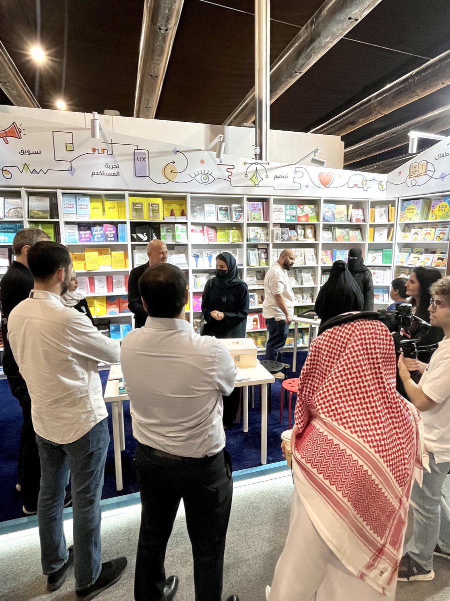 سعيدة جدا باللقاء الذي جمعنا تحت مظلة المبدعين دار جبل عمان السباقة دائما إلى ماهو جديد في عالم التصميم والتسويق
كان لقاء ممتع واجتماع ثري بصحبة الجميع.. شكرا سنان، فرح، معن، قصي ونادين و الجنود المجهولين في إنجاح هذا الجناح المميز..✨
<a href="/JabalAmman/">JabalAmmanPublishers</a>