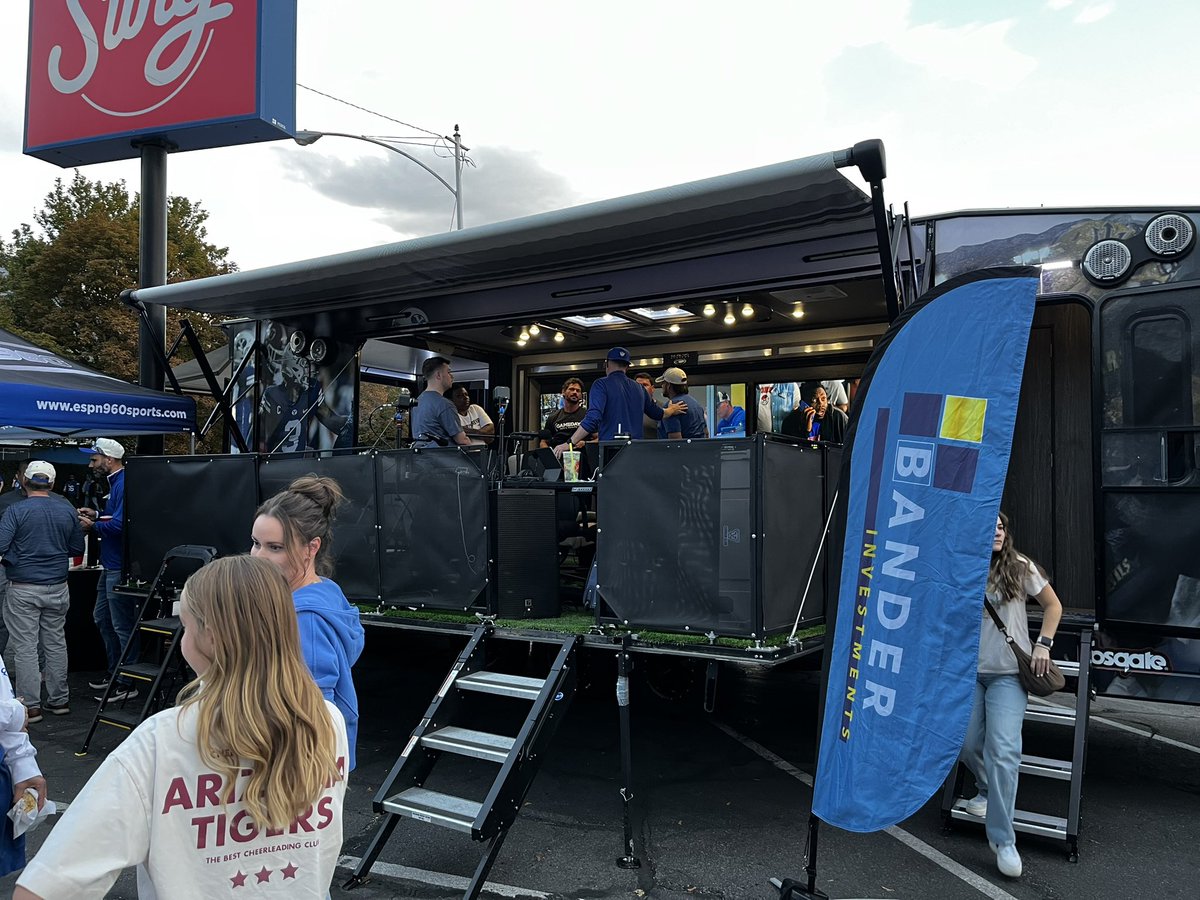 Awesome connecting with <a href="/BYUMBB/">BYU Men's Basketball</a> and <a href="/HarrisInvest/">Harris Investment Group</a> over a fun brunch before the Ultimate Tailgate!

It’s always great spending time with such an incredible group. We love being a part of BYU’s momentum on and off the field. 

Big thanks to <a href="/BANDER_810/">Blayne Andersen #letsinvest</a> <a href="/CriddleBenjamin/">Ben Criddle</a>

Go Cougs!