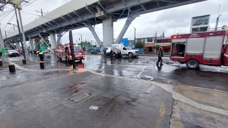 🇲🇽  Se registra otra fuga de gas tras choque de pipa en Av. Tláhuac, CDMX; afortunadamente sin víctimas buff.ly/MB6LCm9