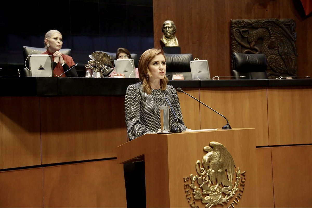 Segundo día de sesión ordinaria en el <a href="/senadomexicano/">Senado de México</a> 💼 🇲🇽
Presenté una iniciativa para que las autoridades creen grupos especializados en la búsqueda inmediata de mujeres, adolescentes y niñas desaparecidas. Ninguna familia debería pasar por la angustia de no encontrar a una