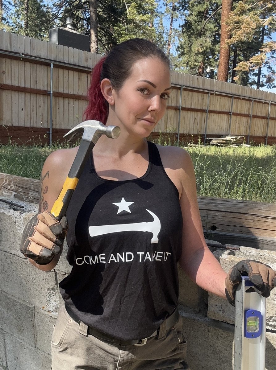 sarah_luna_1111's tweet image. I have a bachelor’s in nursing but left healthcare and now work in the trades. I’m my own boss, earn six figures and build things for a living.

Kids can learn a trade and still be creatives and entrepreneurs.