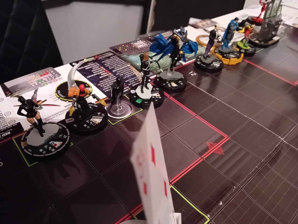 MarkLegend007's tweet image. Game 64 ##heroclix Gotham Underworld has found the Batcave.
Good game, saw a bunch of powers used.
Red Hood made himself a target.
Alfred helped Damian stop the Joker for an extra 25pts.
Batman &amp;amp; Azrael teamed up to.finally stop a double venom fuelled Bane
