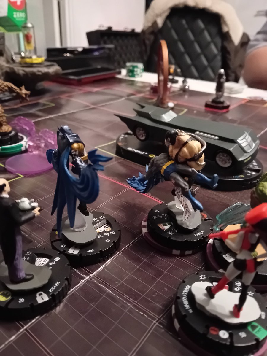 MarkLegend007's tweet image. Game 64 ##heroclix Gotham Underworld has found the Batcave.
Good game, saw a bunch of powers used.
Red Hood made himself a target.
Alfred helped Damian stop the Joker for an extra 25pts.
Batman &amp;amp; Azrael teamed up to.finally stop a double venom fuelled Bane