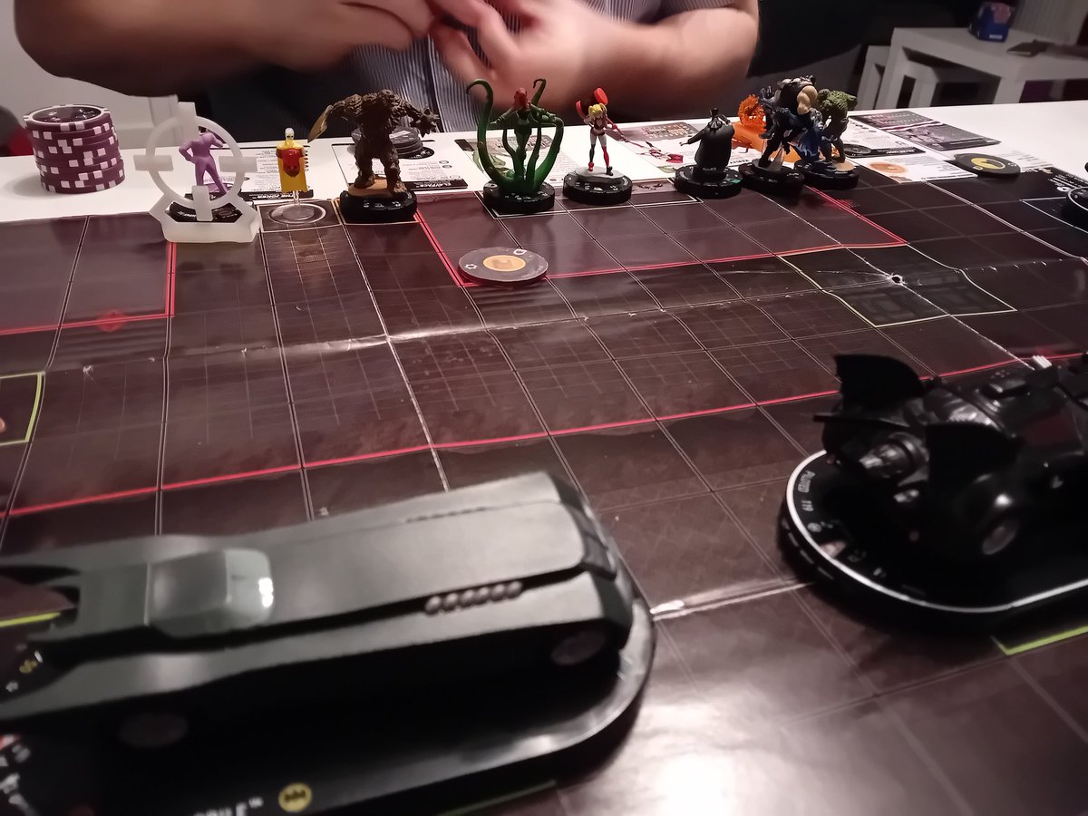 MarkLegend007's tweet image. Game 64 ##heroclix Gotham Underworld has found the Batcave.
Good game, saw a bunch of powers used.
Red Hood made himself a target.
Alfred helped Damian stop the Joker for an extra 25pts.
Batman &amp;amp; Azrael teamed up to.finally stop a double venom fuelled Bane