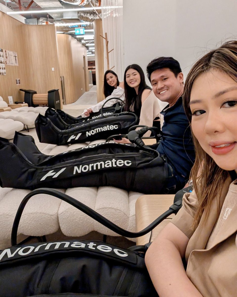 SwitchKDigital's tweet photo. Last week, our remote-first team came together for an epic in-person day! 🤝💡 We balanced high-impact collaboration with a wellness &amp; recovery session + team lunch. Essential for strengthening our team bond! 🥗🧘‍♀️📸
#SwitchKeyDigital #RemoteFirst #Collaboration #WellnessAtWork https://t.co/Pwga3WgF6z