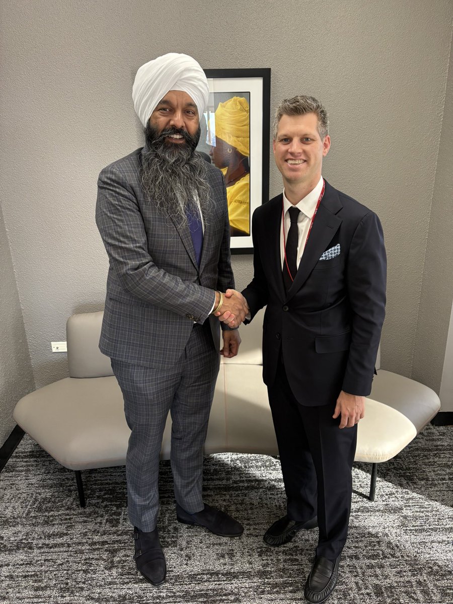 micksheldrick's tweet image. Great to be back in Canada and have the chance to meet Secretary of State for International Development, Minister @randeepssarai. Appreciated his support for @GlblCtzn campaigns to Protect the Amazon and increase access to education through the FIFA-Global Citizen Education Fund.