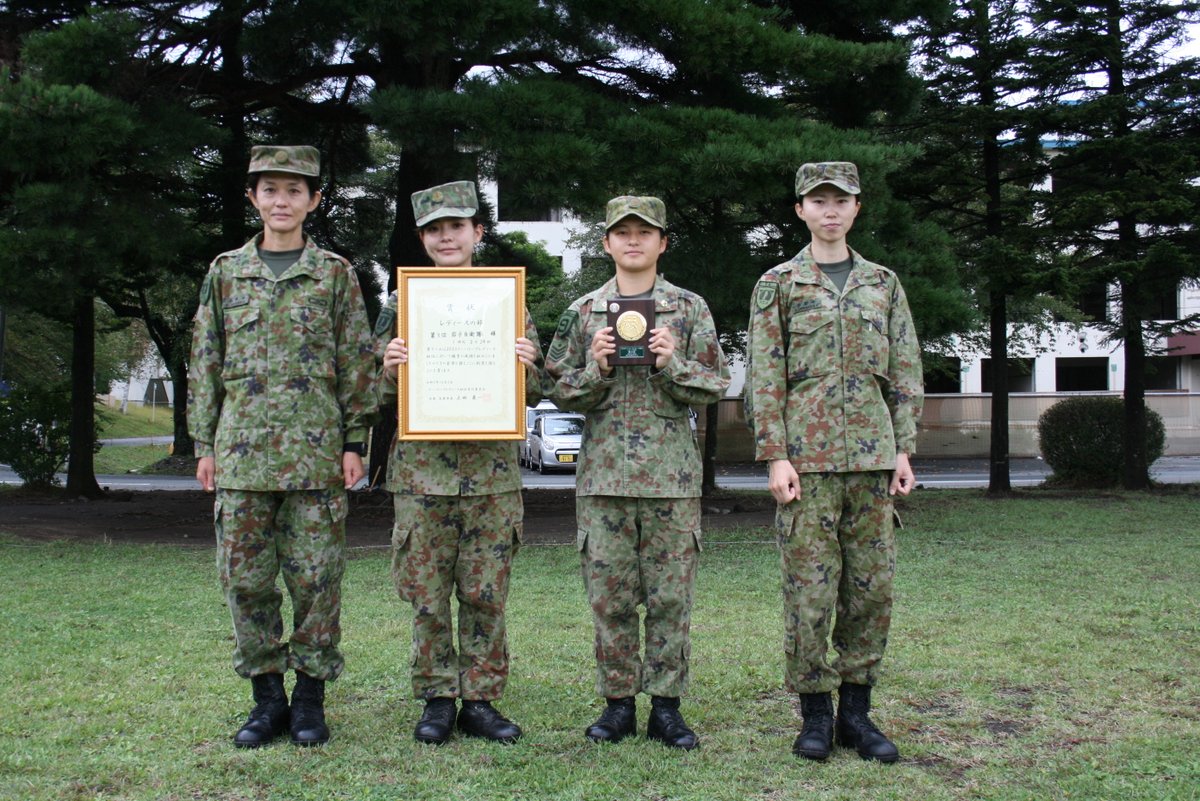 #岩手 #自衛隊 #２０２５イーハトーブレディース駅伝
１０月５日（日）２０２５イーハトーブレディース駅伝が行われ、岩手駐屯地陸上部の１チーム５名がレディースの部に出場し、第３位を獲得しました。沿道からのたくさんの応援ありがとうございました。