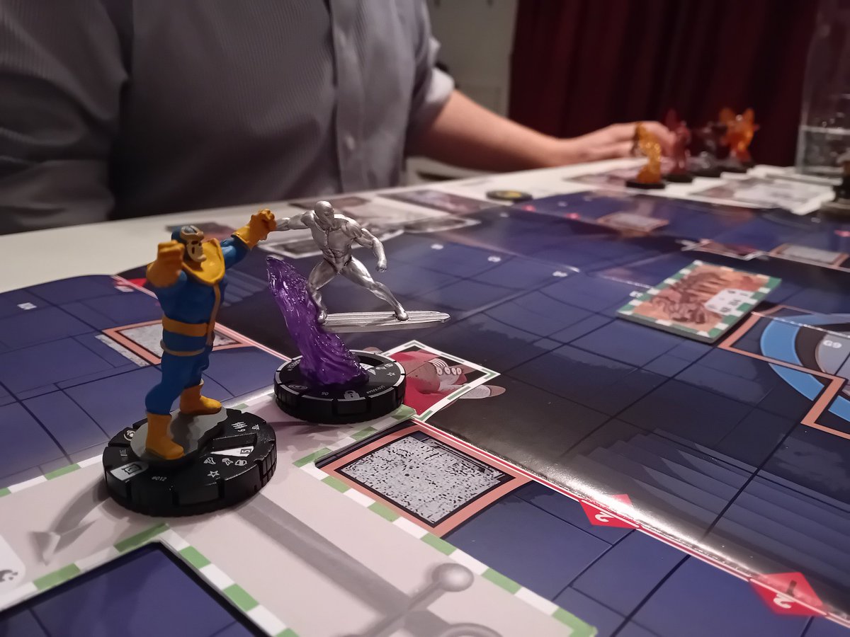 MarkLegend007's tweet image. Game 65 #heroclix I went theme with DCeased Darkseid &amp;amp; old skool figs for an uphill cosmic battle of Thanos &amp;amp; Silver Surfer &amp;amp; mighty sideline.
Funny but was always gonna end one way lol