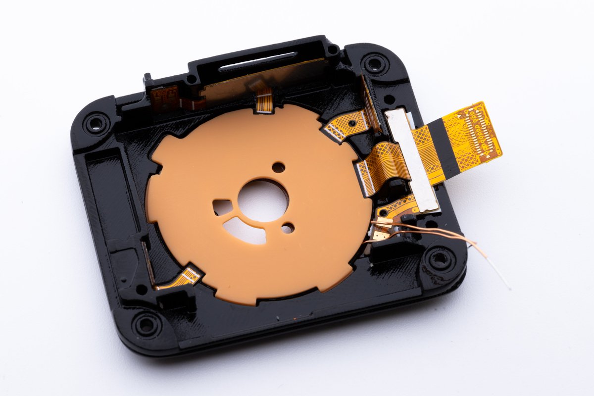 QVHenkel's tweet image. While I was waiting for the machined smartwatch case, I decided to test it with a transparent, 3D-printed enclosure. It might look interesting once all the internals are assembled