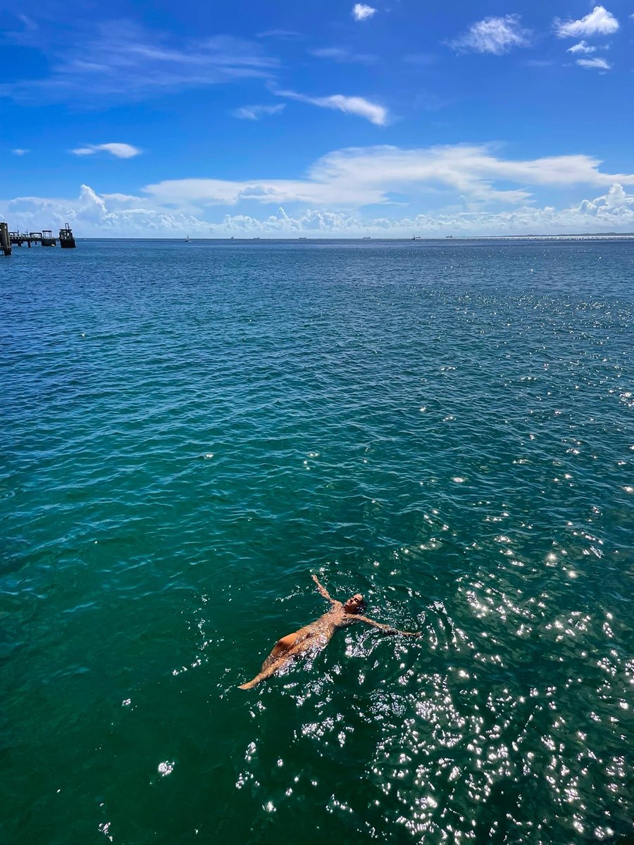 bolorderolo's tweet image. tem tone de azul que eu só conheço por causa de salvador