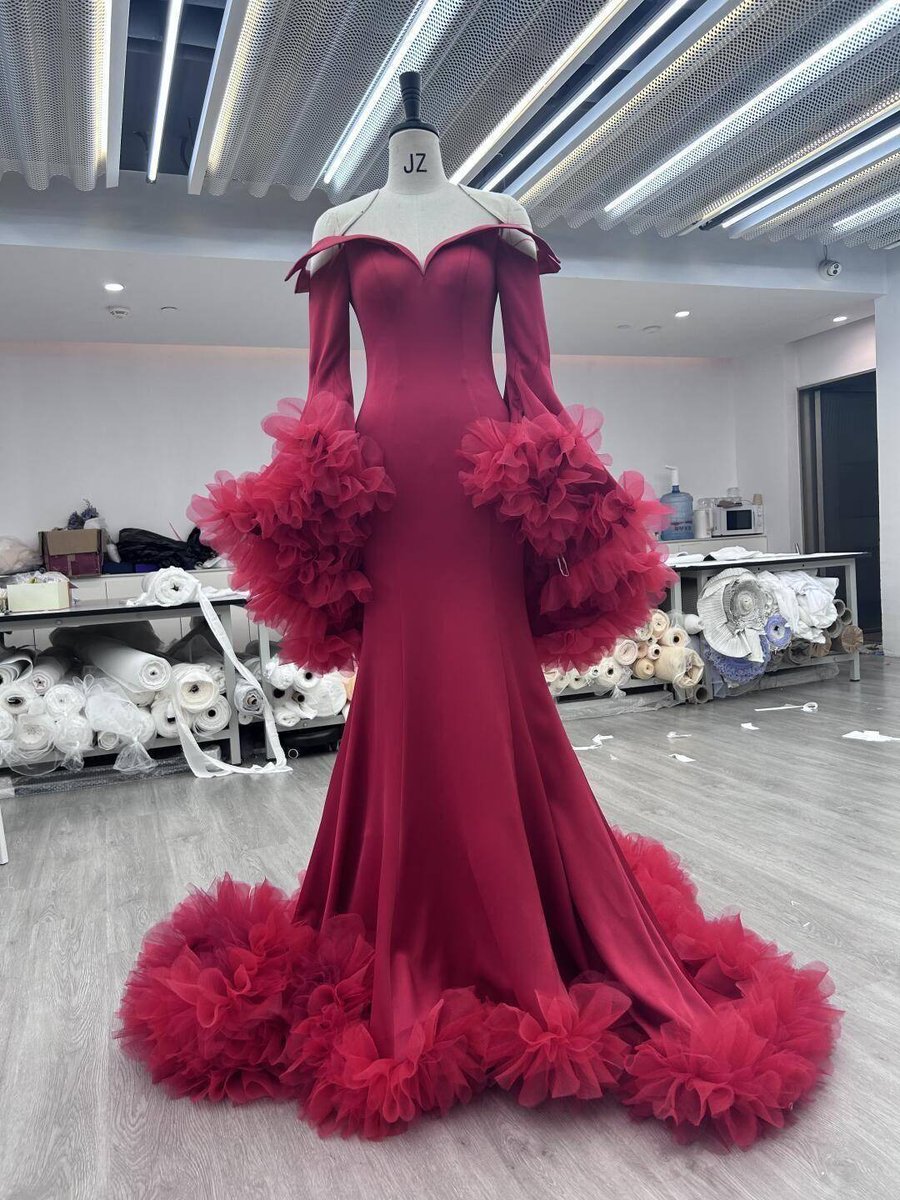 KBWITDASODA1's tweet image. Inspired by nature, shaped by imagination. 🌸
Each gown tells its own story of beauty and grace.
#DesignerLife #CoutureArt #HandmadeLuxury