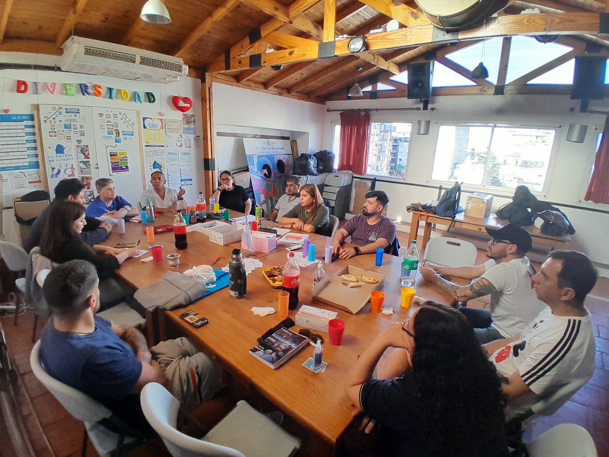 Hoy participé de la reunión del Espacio de Diversidad de ATSA Buenos Aires, donde fui invitado a sumarme a la charla organizativa de cara a la Marcha del Orgullo que se realizará el 1° de noviembre.
<a href="/sabriparedessec/">Sabrina Paredes</a>
<a href="/secdiversidad/">SEC DIVERSIDAD</a>