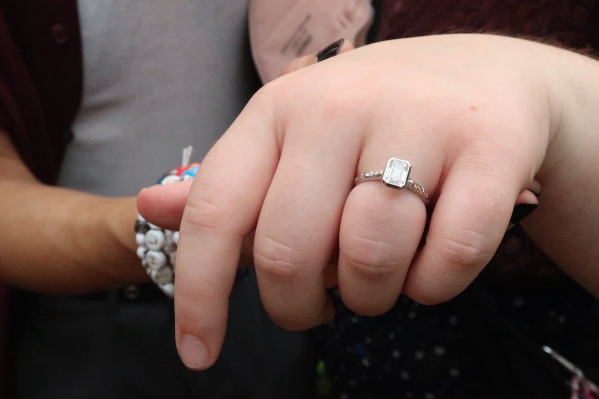 mars oh-heely-uh tweet media