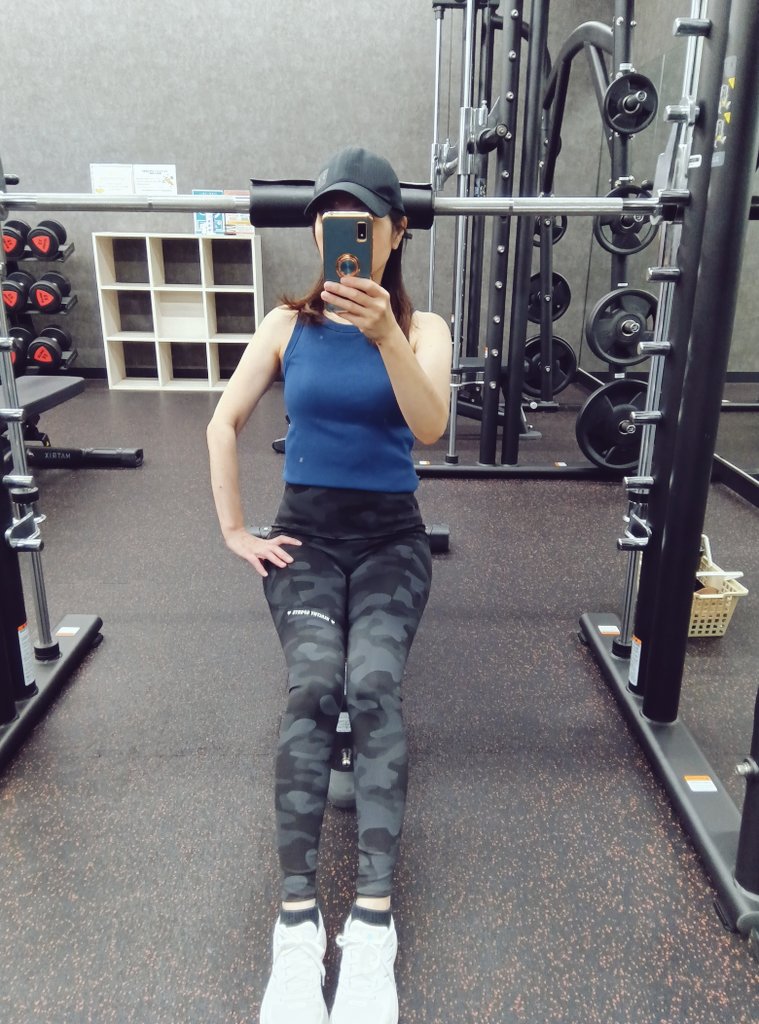 maimai_8686's tweet image. おはよー☀
胸🍑肩おわり
スクワットは必須✨
体動かしてた方が調子がよい
(´∀`∩)↑
今週からシフトが土日休みから日月休みに変わりました
子供いるのに急なんだよね🥹
#どこそこあげたい
#筋トレ
#健康第一