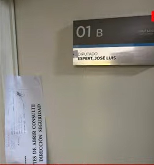 #AHORA | La imagen del despacho de José Luis Espert en la Cámara de Diputados tras el pedido de la justicia para allanarlo
