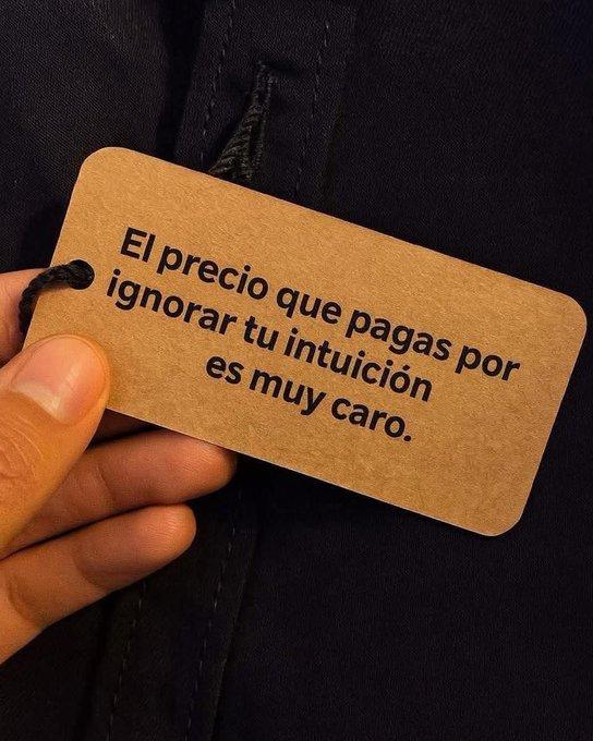 carlosjacks's tweet image. La intuición es data comprimida por años de experiencia. No es misticismo; es velocidad.
Dejar que el miedo o el exceso de análisis la anule es una decisión costosa. ¿Qué oportunidad perdiste por no escuchar esa voz interna?
¿Intuición > Lógica, a veces? Sí o No
#Liderazgo