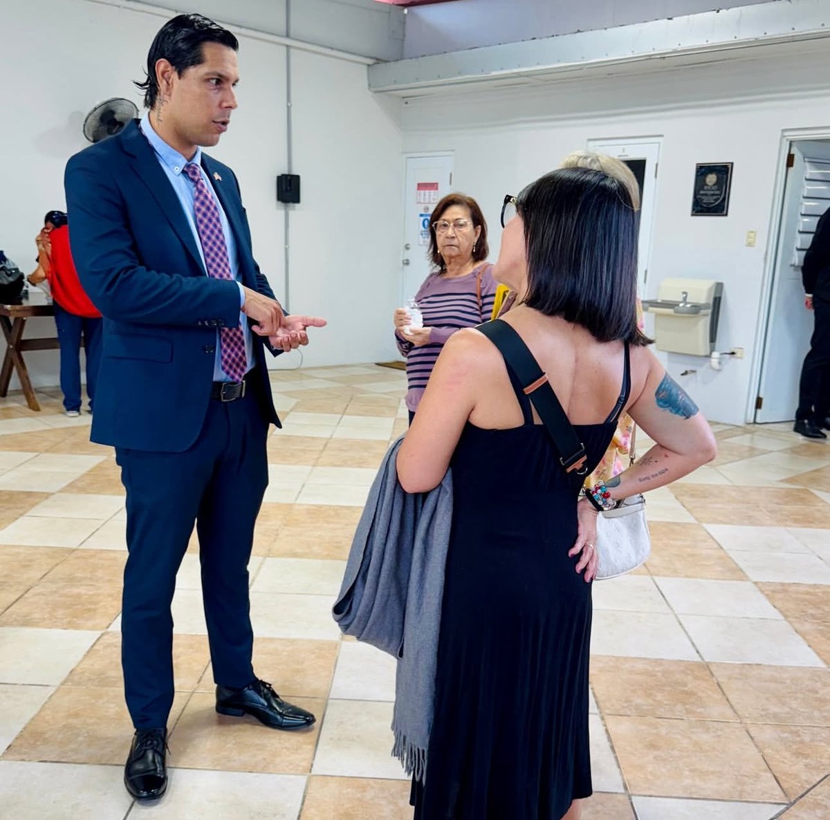 Ser cuidador no es solo acompañar, es aprender a amar en medio del olvido. 🧠

Gracias a todos los que hacen comunidad desde el corazón. 💫

-JC

#AlzheimerPR #Cuidadores #SaludMental #AmorYMemoria #PuertoRico #GrowthMindset #LiderazgoConPropósito