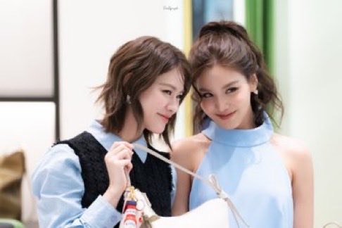 ChampA2323's tweet image. เอมี่บอนนี่ คือ ความแตกต่างที่ลงตัว ความเหมาะสมที่ตรงใจ 🧡💜✨

EMBN KS STORE OPENING
#KatespadexEmiBonnie
#emiamily #beonnnie
#emibonnie #เอมี่บอนนี่