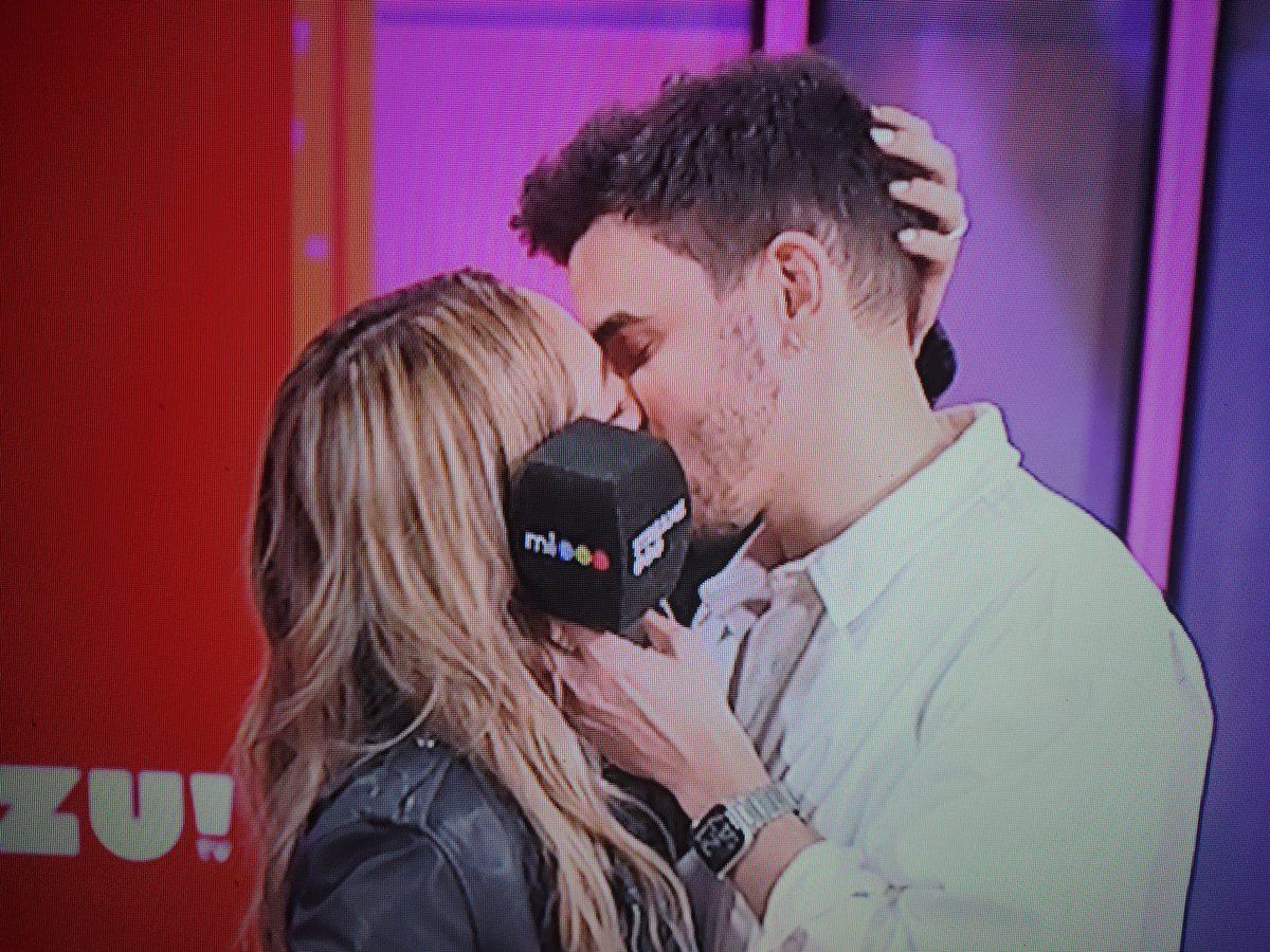 Ferchuneptunia's tweet image. #LuzuTv #LaVozArgentina #ReactLaVoz #santitalledo
🌻🌻🌻😘😘😘😘