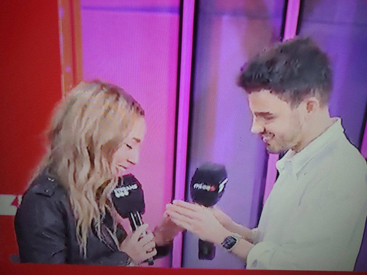 Ferchuneptunia's tweet image. #LuzuTv #LaVozArgentina #ReactLaVoz #santitalledo
🌻🌻🌻😘😘😘😘