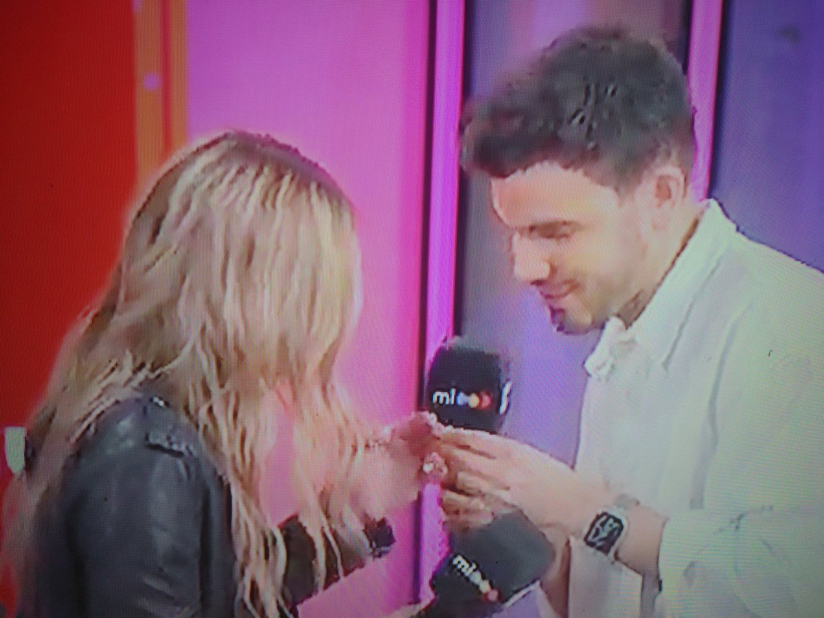 Ferchuneptunia's tweet image. #LuzuTv #LaVozArgentina #ReactLaVoz #santitalledo
🌻🌻🌻😘😘😘😘