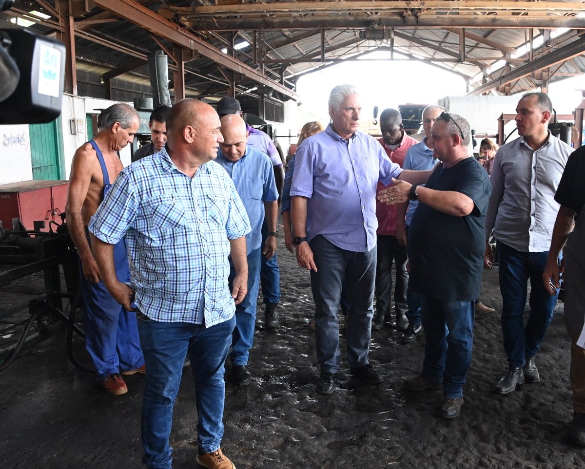 DiazCanelB's tweet image. Momento de emociones, de recordar otro aniversario de la caída del Che, y de confirmar que en las generaciones nuevas está la esencia de la sociedad soñada por el Guerrillero Heroico.

Con esa fuerte motivación recorrimos luego Chambas, Ciro Redondo y Jatibonico.

2/2