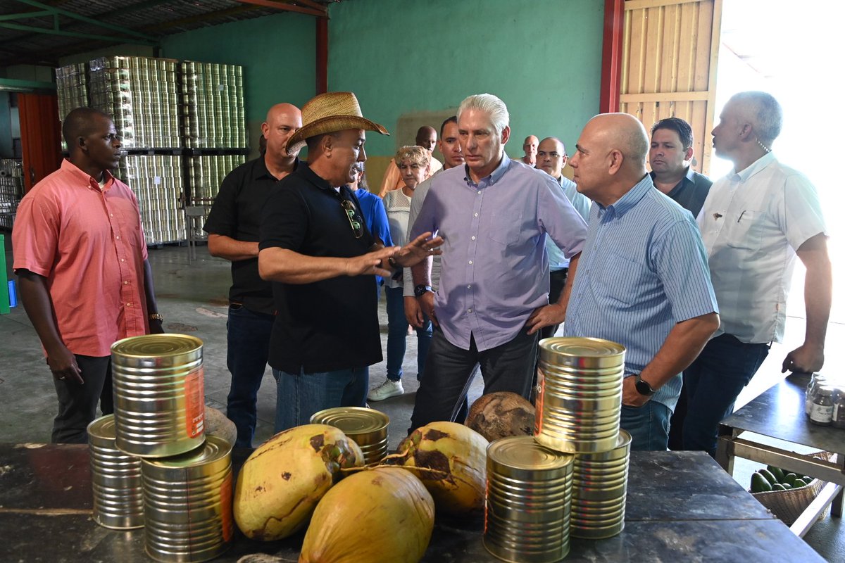 DiazCanelB's tweet image. Momento de emociones, de recordar otro aniversario de la caída del Che, y de confirmar que en las generaciones nuevas está la esencia de la sociedad soñada por el Guerrillero Heroico.

Con esa fuerte motivación recorrimos luego Chambas, Ciro Redondo y Jatibonico.

2/2