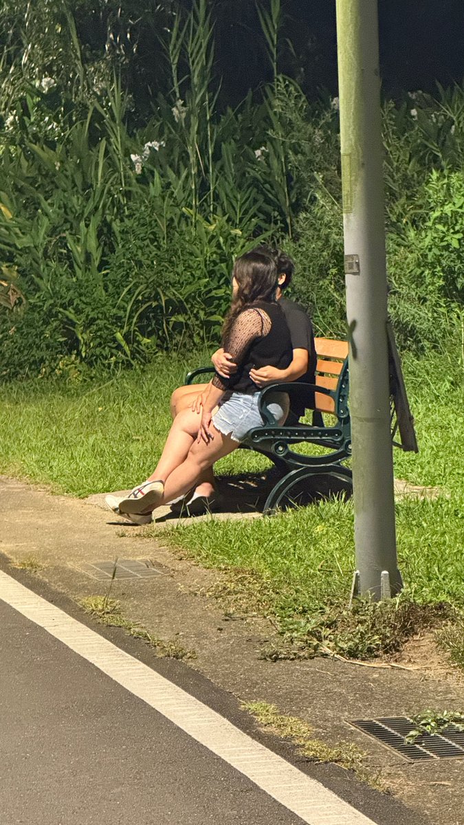 凌晨見了初入圈的小推友
婆有點猶豫不決
小鮮肉有點靦腆